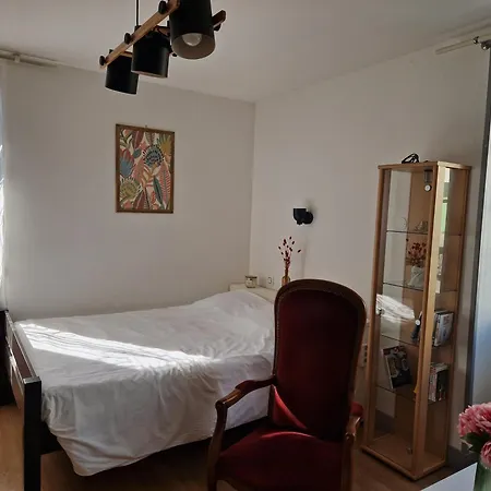 15 Minutes De La Rochelle Homestay *
